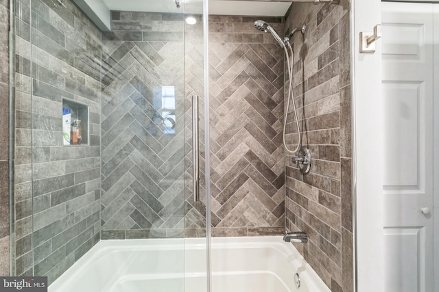1153 N Hancock St, Philadelphia, PA 19123 - full bath featuring washtub / shower combination