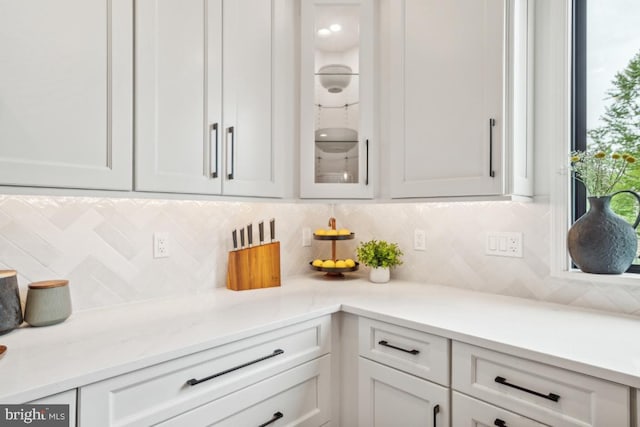 42004 Donnington Pl, Ashburn, VA 20148 - bar with backsplash