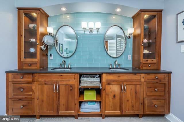 indoor wet bar featuring tasteful backsplash, baseboards, and recessed lighting