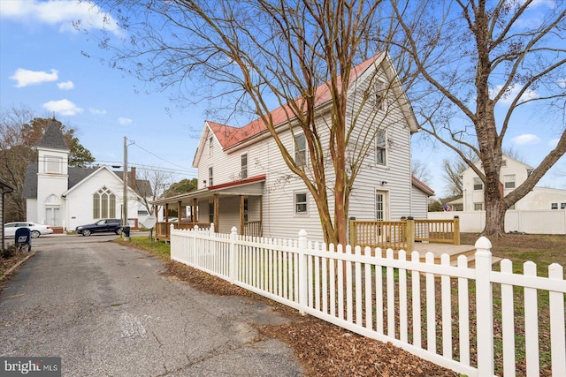 8422 Newark Rd, Newark, MD 21841 - view of front of property featuring a fenced front yard