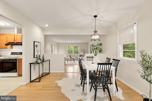 6008 Hawthorne St, Cheverly, MD 20785 - dining room featuring light wood-type flooring, baseboards, and recessed lighting