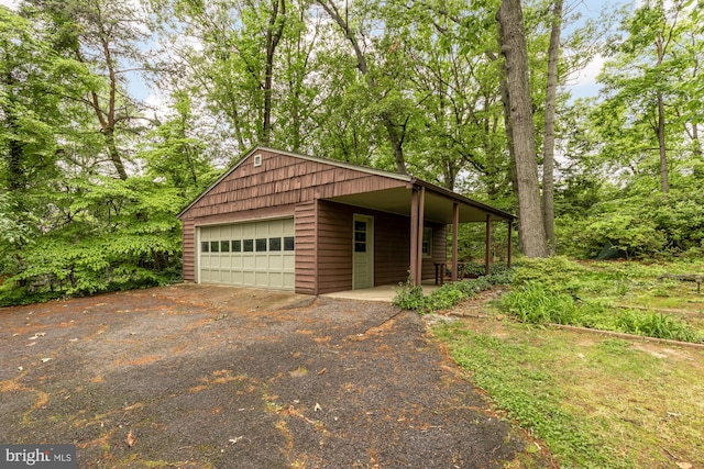 6008 Hawthorne St, Cheverly, MD 20785 - garage featuring a garage