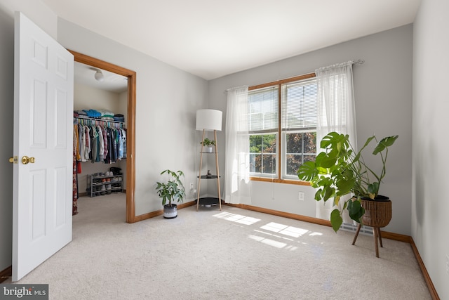 living area with carpet floors and baseboards