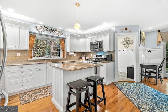 3 Mills Brook Ln, Shamong, NJ 08088 - kitchen featuring appliances with stainless steel finishes, a sink, decorative backsplash, recessed lighting, and light wood finished floors