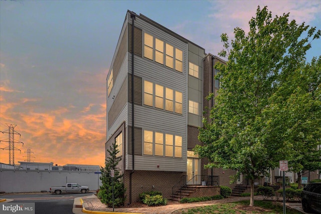 101 Dyer Ct, Herndon, VA 20170 - back of property featuring brick siding