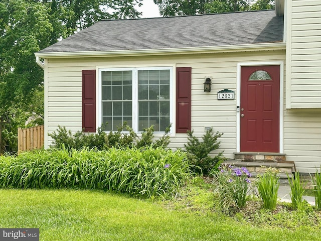 entrance to property with a shingled roof