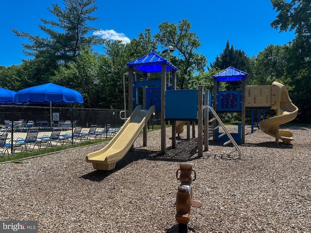 12821 Flagship Ave, Herndon, VA 20170 - view of communal playground
