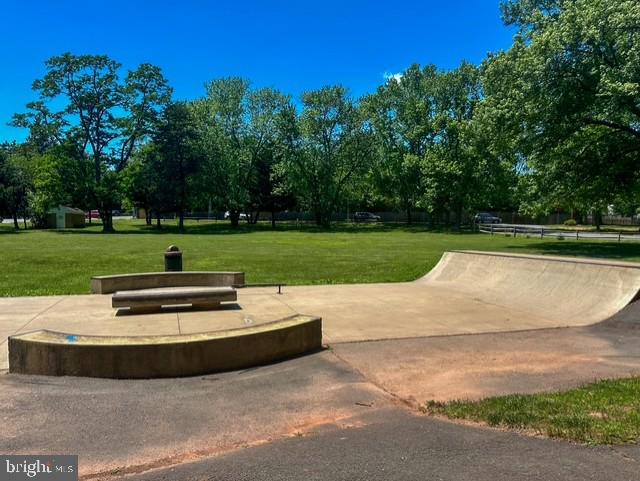 12821 Flagship Ave, Herndon, VA 20170 - view of home's community featuring a lawn