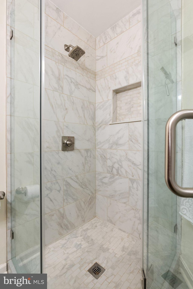 12821 Flagship Ave, Herndon, VA 20170 - bathroom with a shower stall