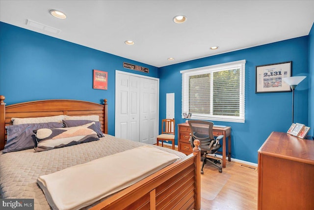 bedroom featuring a closet, light wood finished floors, baseboards, and recessed lighting