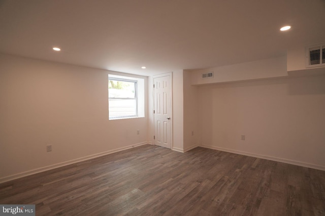 spare room with dark wood-style floors, recessed lighting, and baseboards