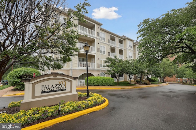 4561 Strutfield Ln Unit 3218, Alexandria, VA 22311 - view of apartment building / complex