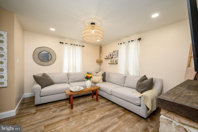 282 Eaton Ave, Hamilton, NJ 08619 - living room featuring wood finished floors, recessed lighting, and baseboards