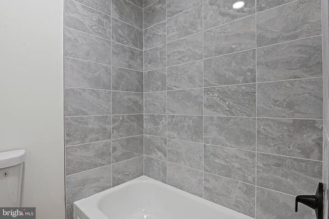 2144 Silentree Dr, Vienna, VA 22182 - full bath with toilet and washtub / shower combination