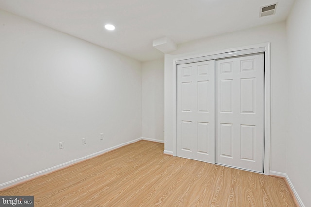 2144 Silentree Dr, Vienna, VA 22182 - unfurnished bedroom featuring light wood-style flooring, recessed lighting, and a closet