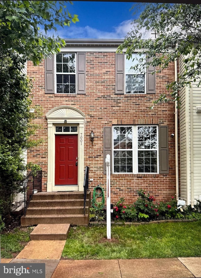 view of front facade with brick siding