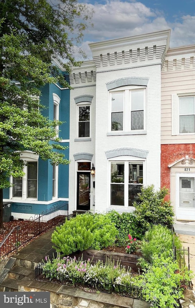 823 11th St NE, Washington, DC 20002 - view of front of house with brick siding