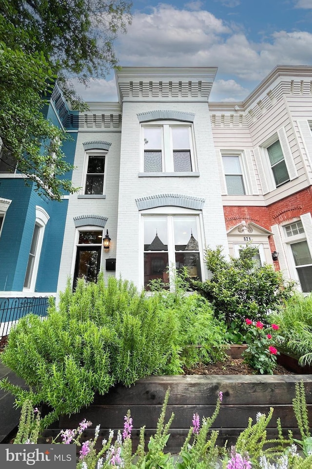 823 11th St NE, Washington, DC 20002 - view of front of property featuring brick siding