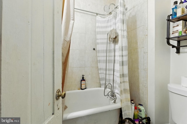 1625 6th St NW, Washington, DC 20001 - bathroom featuring toilet and shower / bathtub combination with curtain
