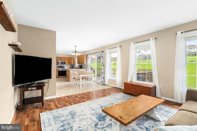 105 Bachtell Cir, Smithsburg, MD 21783 - living area featuring a chandelier, light wood finished floors, plenty of natural light, and baseboards