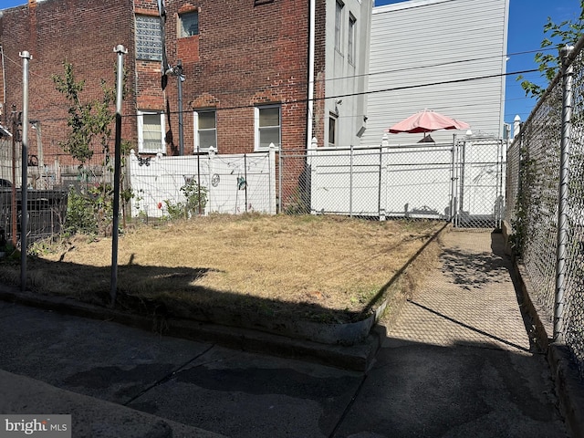 3406 Richmond St, Philadelphia, PA 19134 - view of yard with a gate