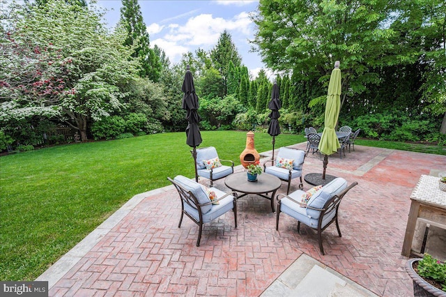 view of patio featuring outdoor dining area