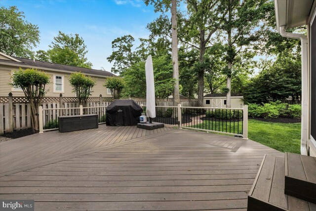 6014 Marilyn Dr, Alexandria, VA 22310 - wooden terrace featuring an outbuilding and a storage unit