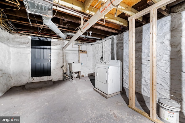 2717 Mosher St, Baltimore, MD 21216 - unfinished below grade area featuring washer / clothes dryer and a sink