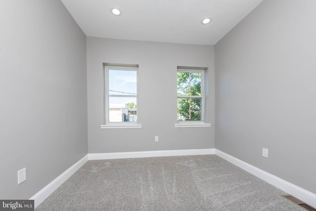 empty room featuring carpet floors, recessed lighting, and baseboards