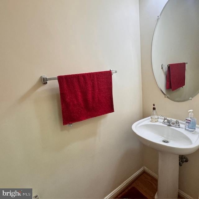 9330 China Grove Ct, Manassas, VA 20110 - bathroom with baseboards