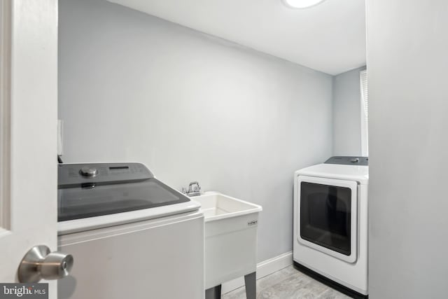 321 Taft St, Bristol, PA 19007 - laundry room featuring washer and dryer and baseboards