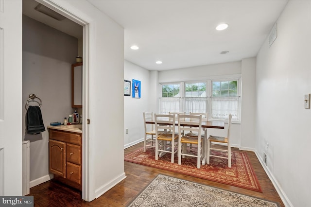 dining space featuring dark wood-style flooring, recessed lighting, and baseboards
