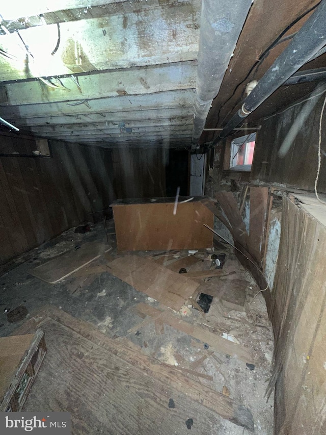 detailed view of crawl space