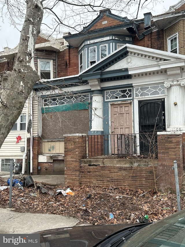 view of front of property