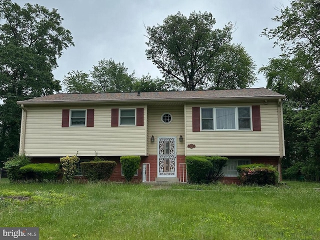 3106 Xavier Ln, District Heights, MD 20747 - split foyer home featuring a front lawn