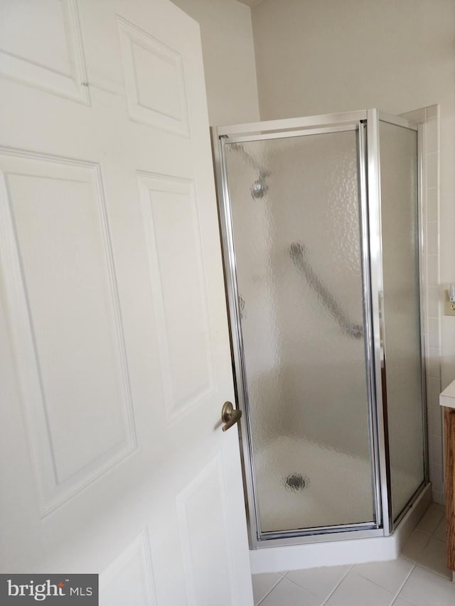16 Lantern Ln, Columbus, NJ 08022 - full bathroom featuring a shower stall, tile patterned floors, and vanity