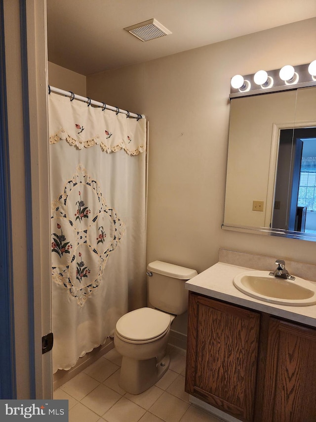 16 Lantern Ln, Columbus, NJ 08022 - full bath with tile patterned floors, vanity, toilet, and a shower with shower curtain
