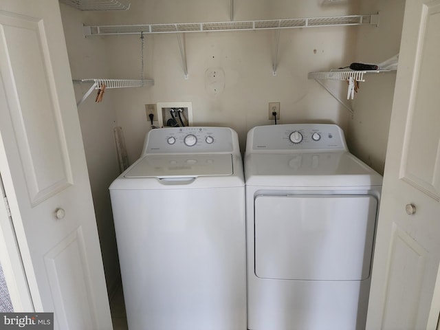 16 Lantern Ln, Columbus, NJ 08022 - laundry area with washer and dryer