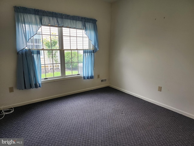16 Lantern Ln, Columbus, NJ 08022 - spare room with dark colored carpet and baseboards
