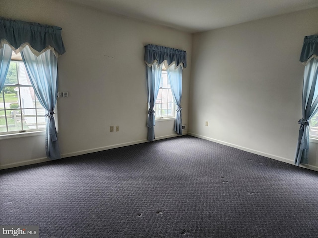 16 Lantern Ln, Columbus, NJ 08022 - unfurnished room featuring dark colored carpet and baseboards