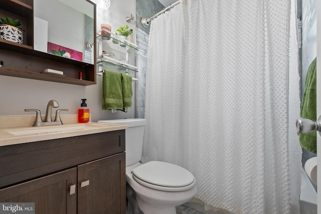 449 7th Ave, Lindenwold, NJ 08021 - full bath featuring toilet, vanity, and curtained shower