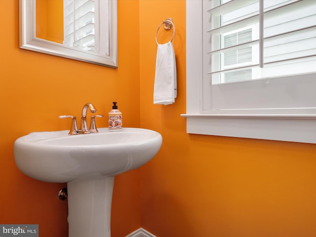 816 Bay Ridge Ave, Annapolis, MD 21403 - bathroom with a sink