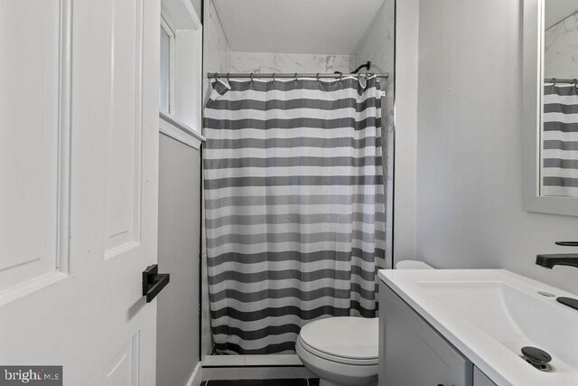 1604 Old New Windsor Rd, New Windsor, MD 21776 - full bathroom with toilet, a shower with shower curtain, and vanity