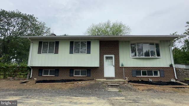 1604 Old New Windsor Rd, New Windsor, MD 21776 - split foyer home with brick siding
