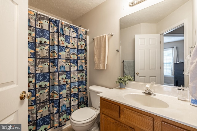 9910 Warwick Pl, Fredericksburg, VA 22408 - full bathroom featuring vanity, toilet, a textured ceiling, and curtained shower