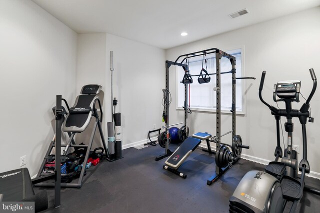 13626 Sylvan Bluff Dr, Leesburg, VA 20176 - workout area with baseboards and recessed lighting