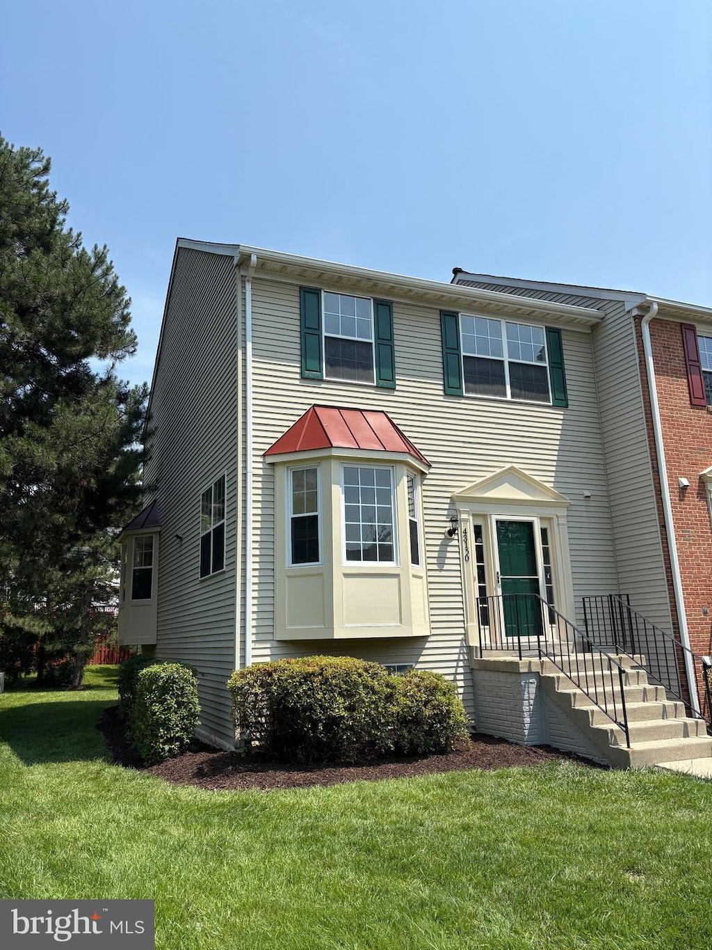 43150 Gatwick Sq, Ashburn, VA 20147 - view of front of property with a front lawn
