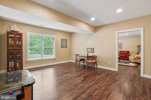 dining room featuring dark wood-type flooring, recessed lighting, and baseboards