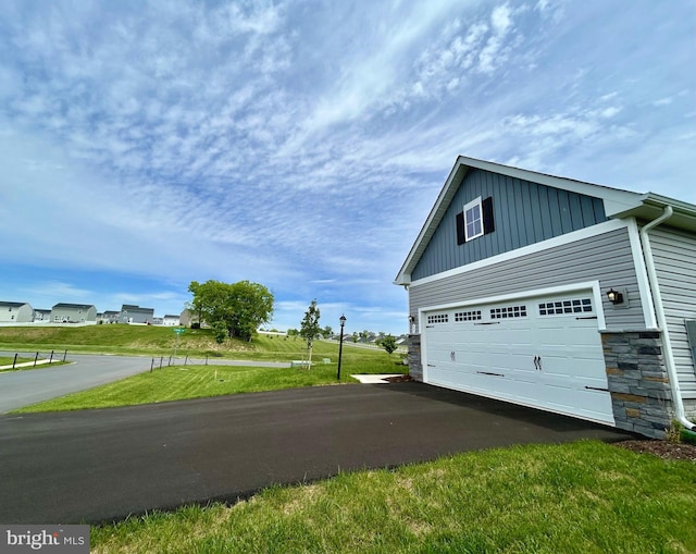 17 Perspective Pl, Hedgesville, WV 25427 - garage featuring asphalt driveway