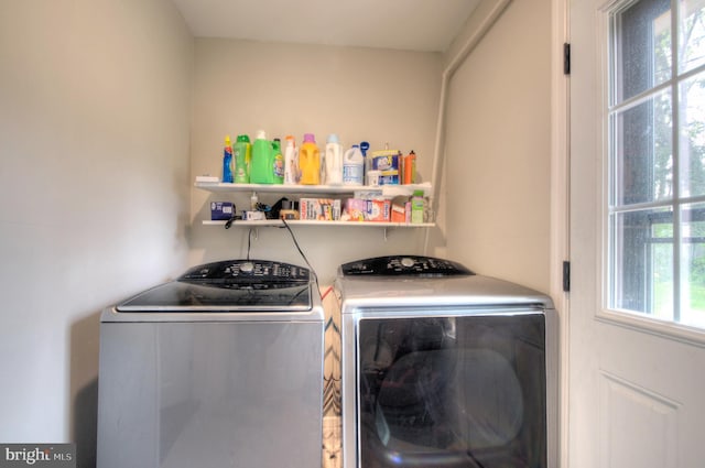 24 Edgewater Ln, Willingboro, NJ 08046 - laundry room with washer and dryer